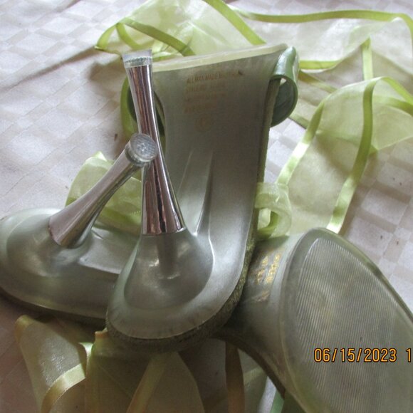 Sexy heels with satin ribbons hugging your leg, light lime green - Picture 5 of 6